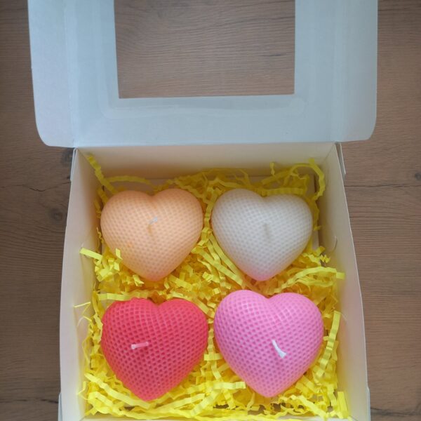 Подарункова коробка "Свічки в формі сердець ♥️"